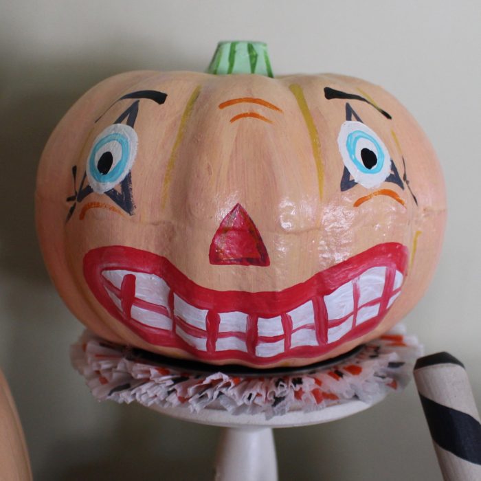 Nostalgic Halloween Decor Using Inexpensive Plastic Pumpkin Buckets